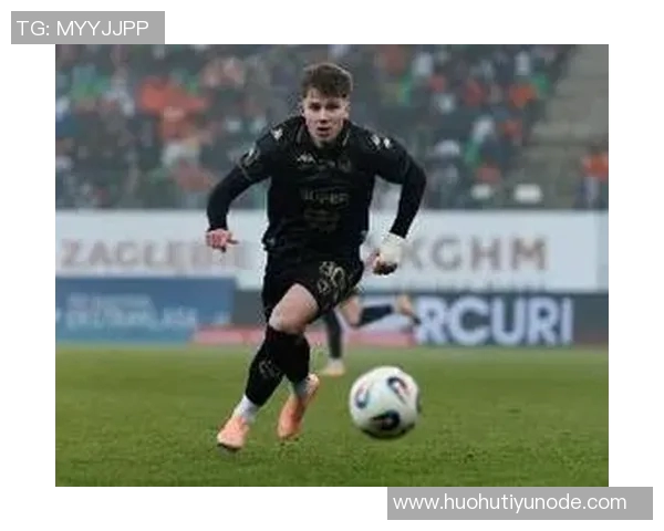 拜仁派球探考察费耶诺德19岁右后卫雷德引发关注 拜仁派球探考察费耶诺德19岁右后卫雷德引发关注