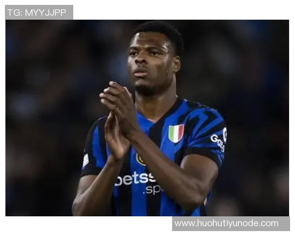 邓弗里斯脚踝疼痛加剧或需手术治疗意天空报道引发关注 邓弗里斯脚踝疼痛加剧或需手术治疗意天空报道引发关注